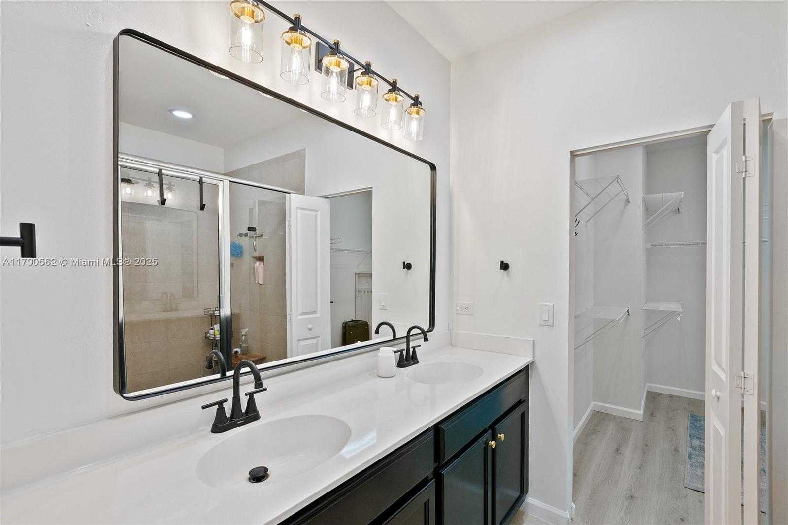 Small Image of 8144 CASCADA ISLES DR, Cooper City Number 16