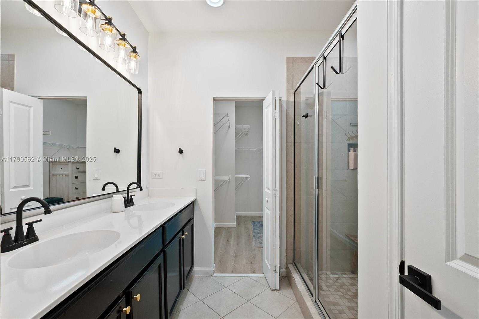 Small Image of 8144 CASCADA ISLES DR, Cooper City Number 17