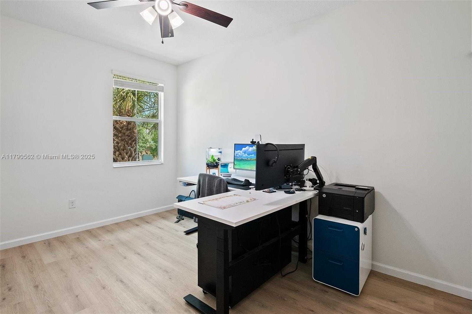 Small Image of 8144 CASCADA ISLES DR, Cooper City Number 18