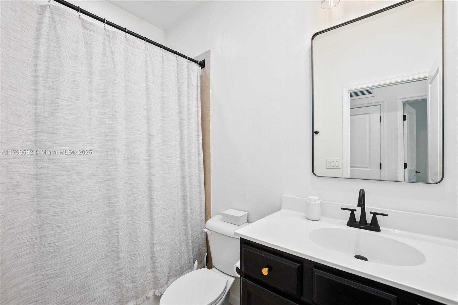Small Image of 8144 CASCADA ISLES DR, Cooper City Number 19