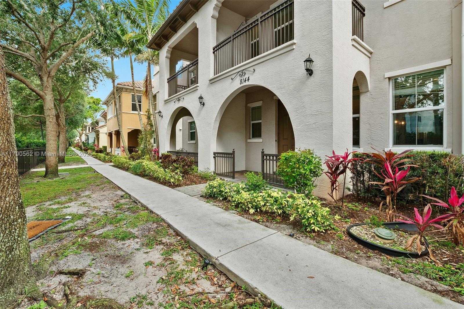 Small Image of 8144 CASCADA ISLES DR, Cooper City Number 2
