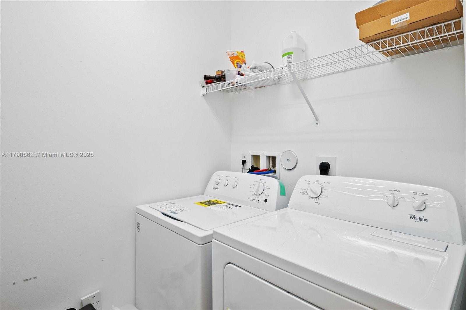 Small Image of 8144 CASCADA ISLES DR, Cooper City Number 21