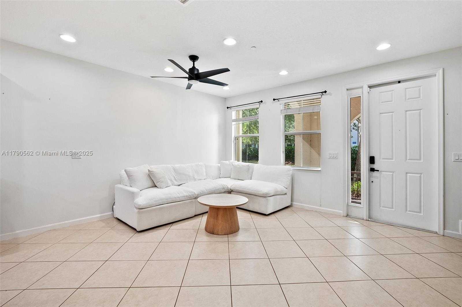 Small Image of 8144 CASCADA ISLES DR, Cooper City Number 3