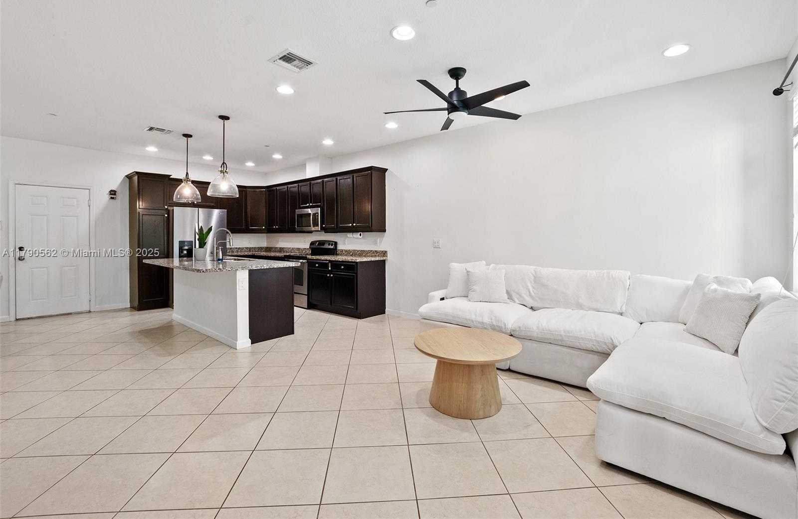 Small Image of 8144 CASCADA ISLES DR, Cooper City Number 4