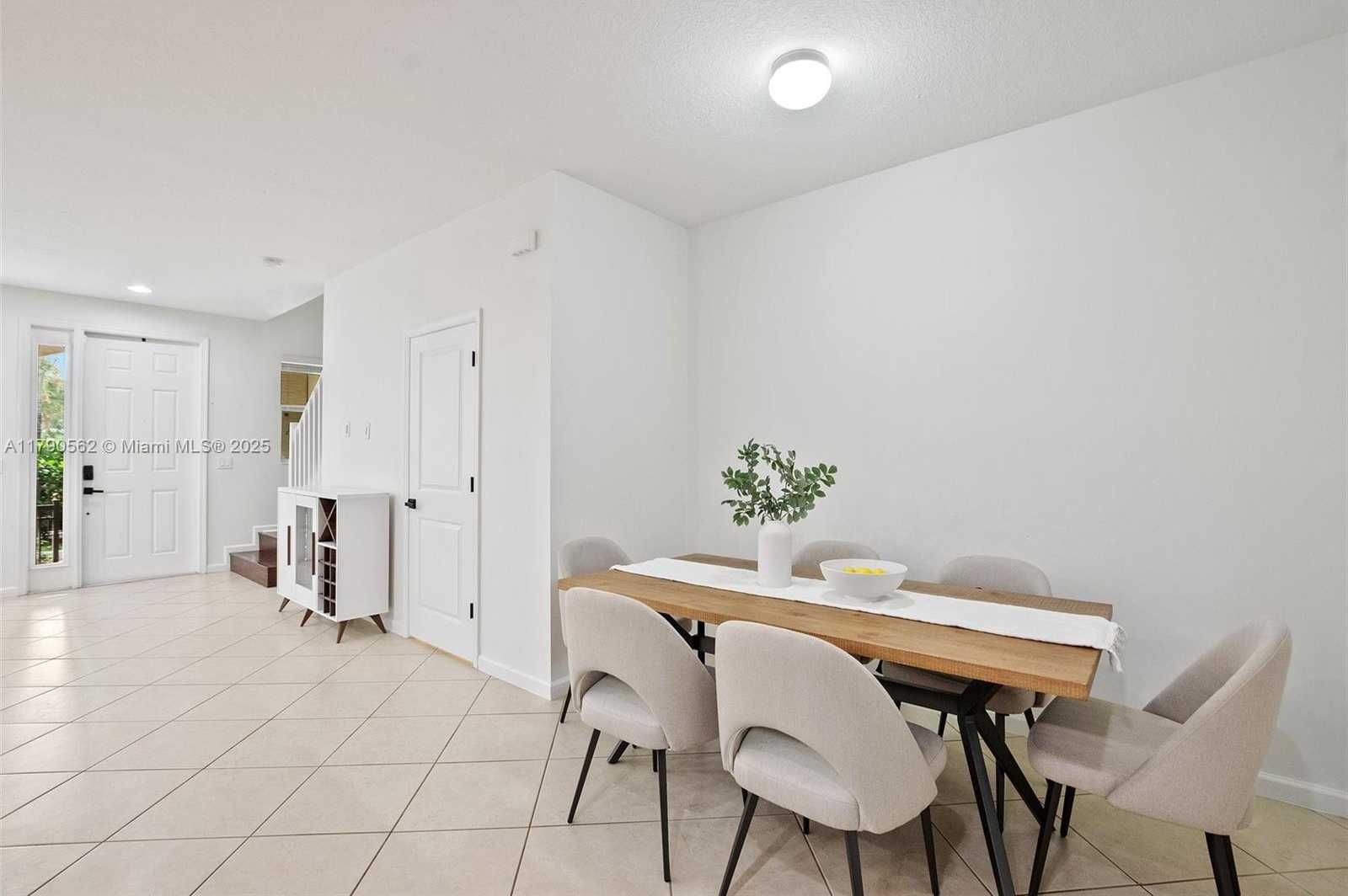 Small Image of 8144 CASCADA ISLES DR, Cooper City Number 5