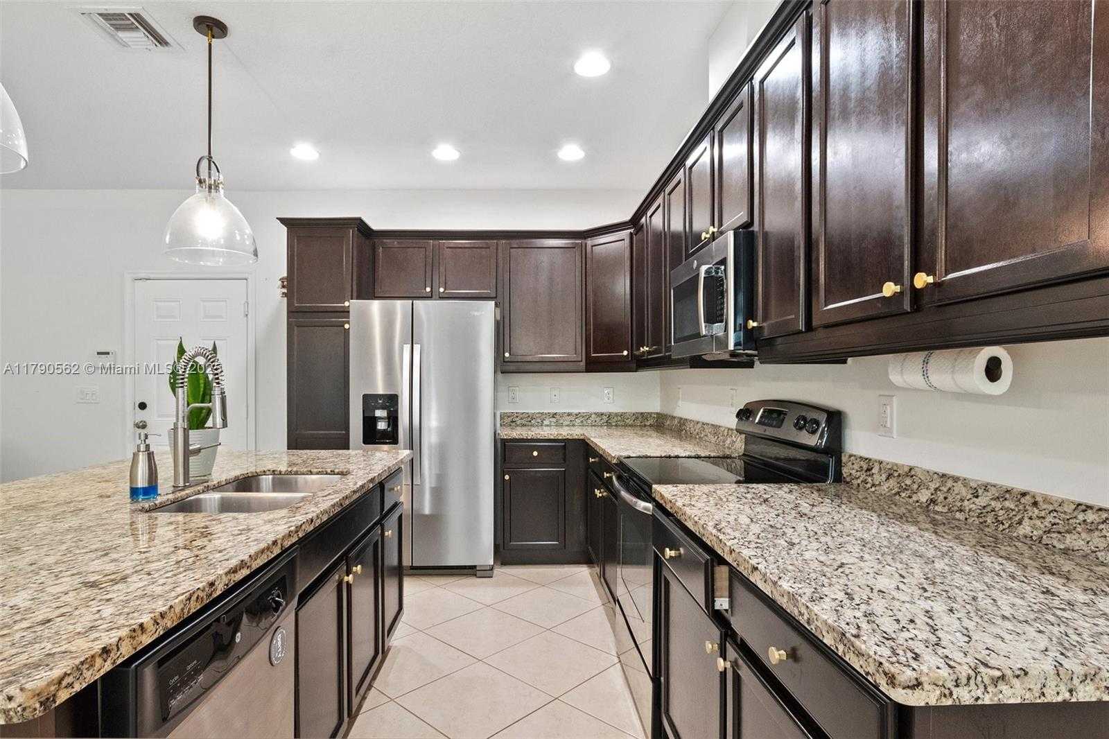 Small Image of 8144 CASCADA ISLES DR, Cooper City Number 7