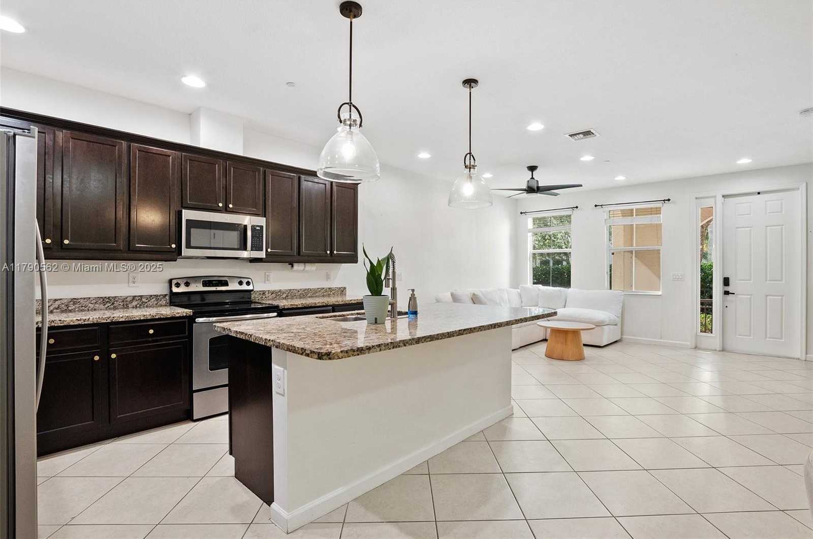 Small Image of 8144 CASCADA ISLES DR, Cooper City Number 8