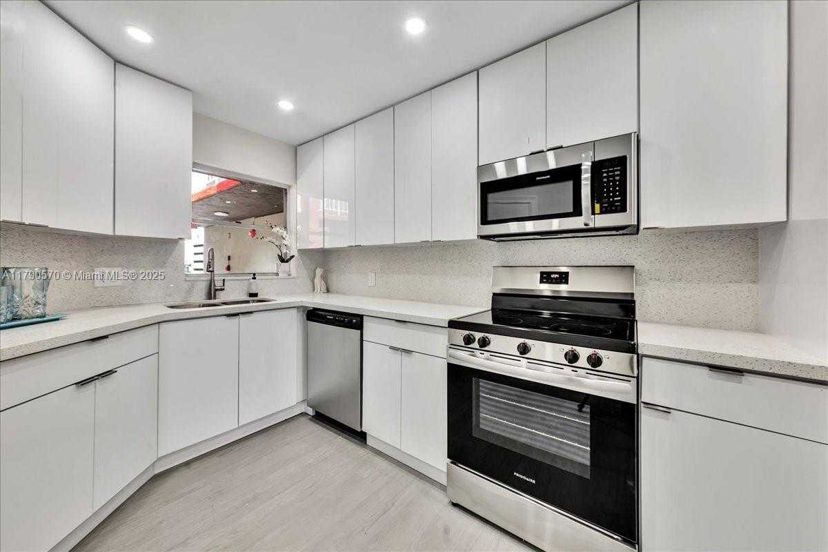 Small Image of 1750 WEST 46TH ST #433, Hialeah Number 2