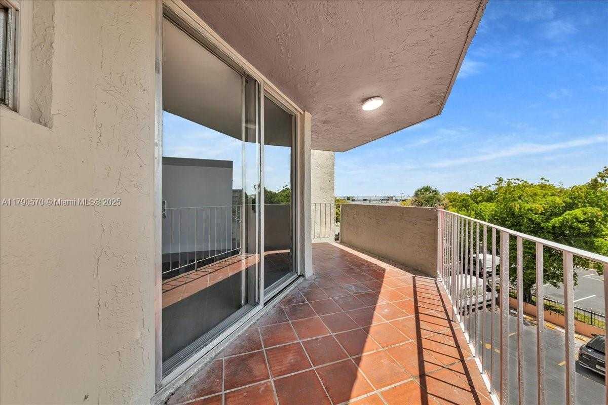 Small Image of 1750 WEST 46TH ST #433, Hialeah Number 20