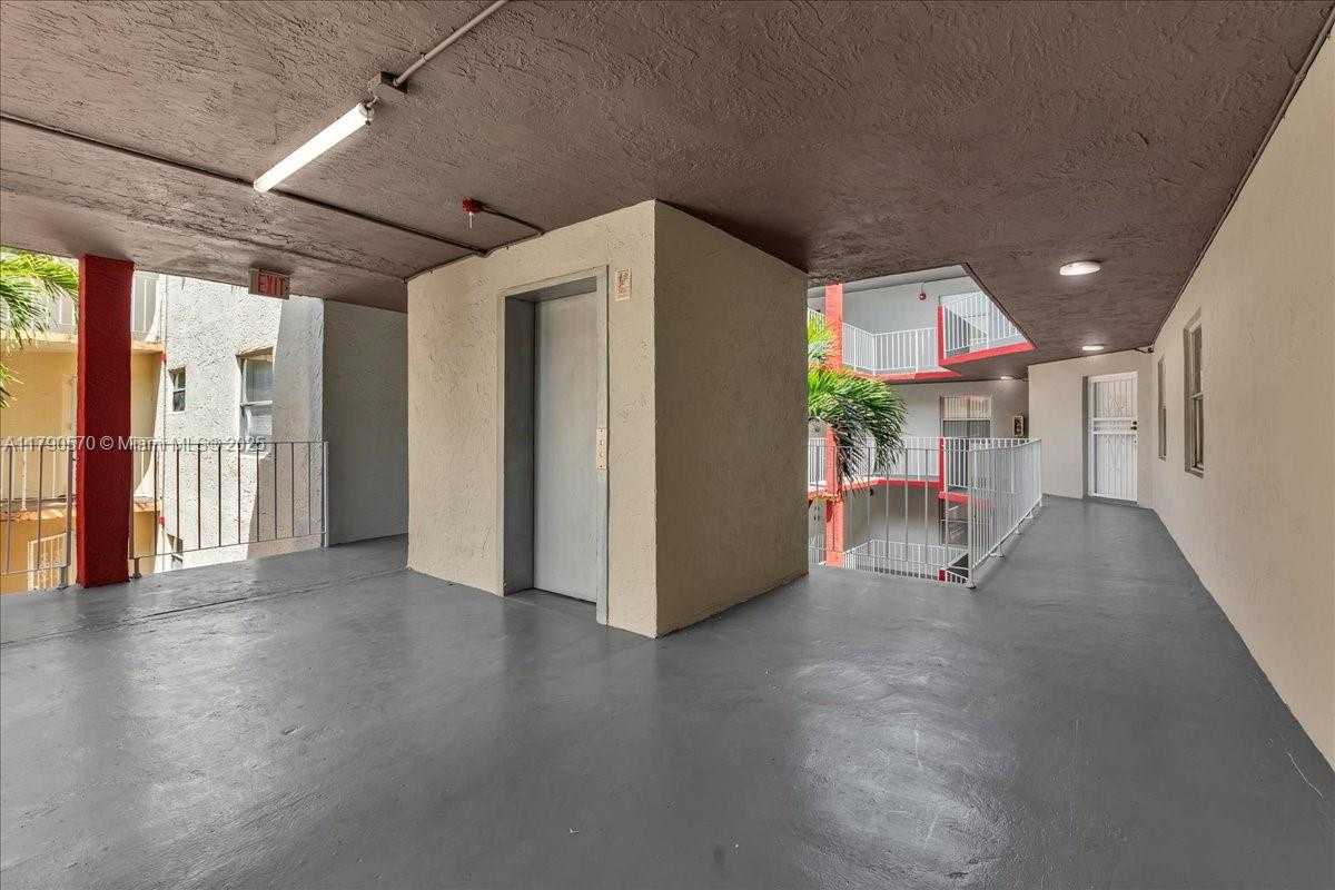 Small Image of 1750 WEST 46TH ST #433, Hialeah Number 26