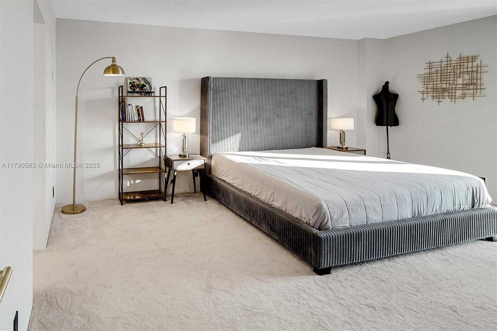 Small Image of 100 BAYVIEW #617, Sunny Isles Beach Number 10