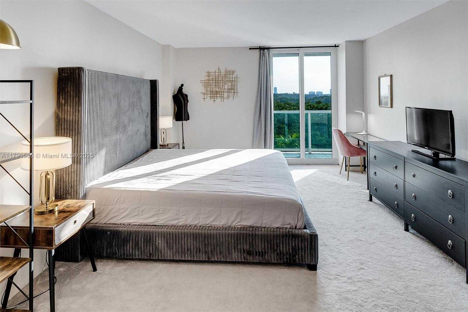 Small Image of 100 BAYVIEW #617, Sunny Isles Beach Number 11