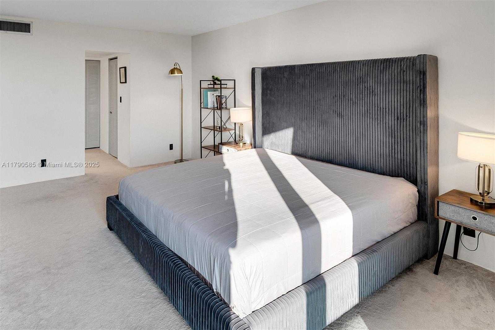 Small Image of 100 BAYVIEW #617, Sunny Isles Beach Number 12