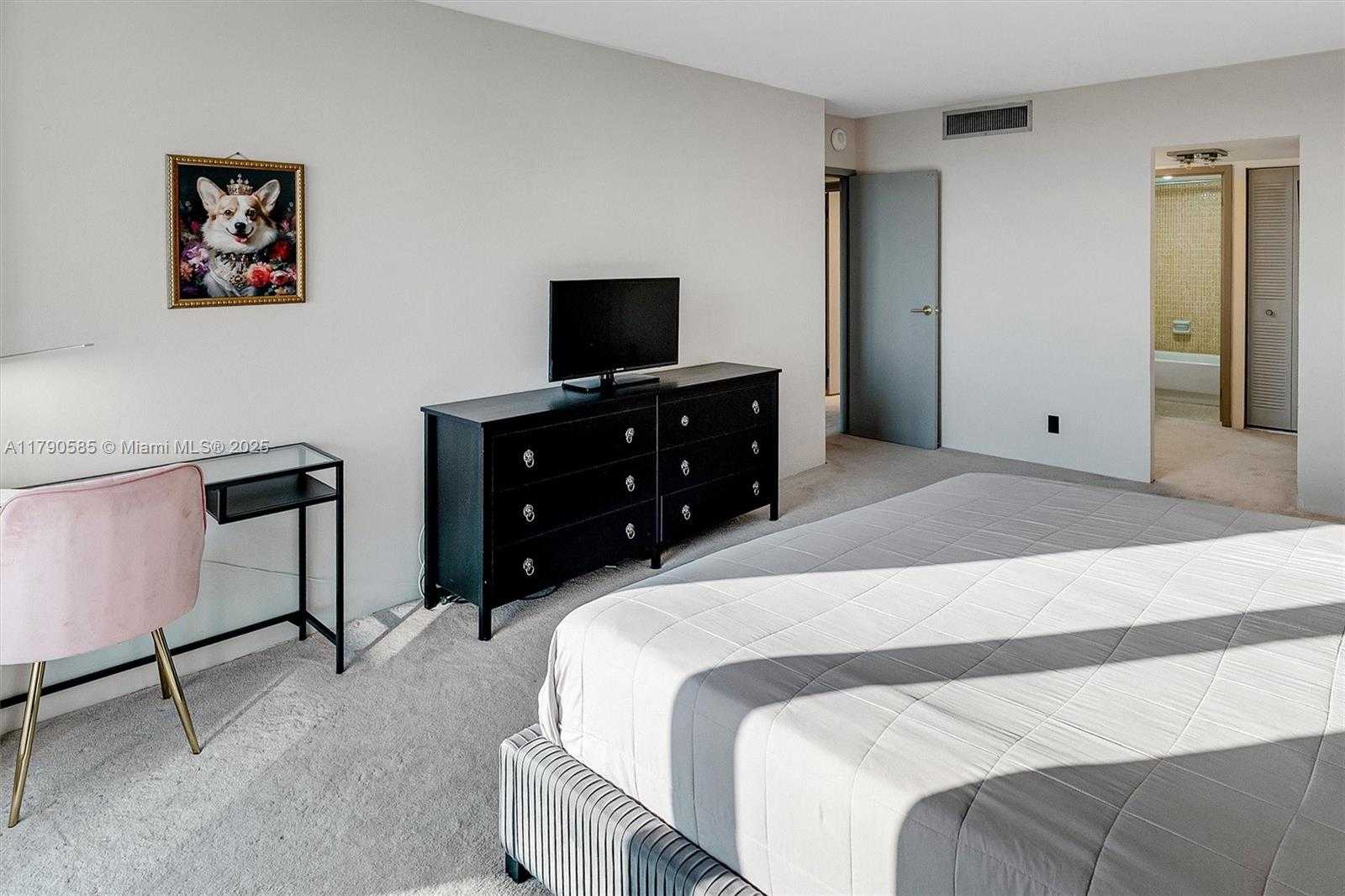 Small Image of 100 BAYVIEW #617, Sunny Isles Beach Number 13