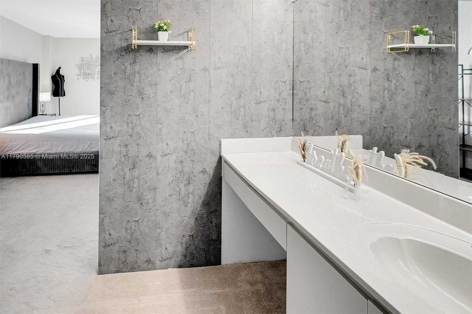 Small Image of 100 BAYVIEW #617, Sunny Isles Beach Number 18