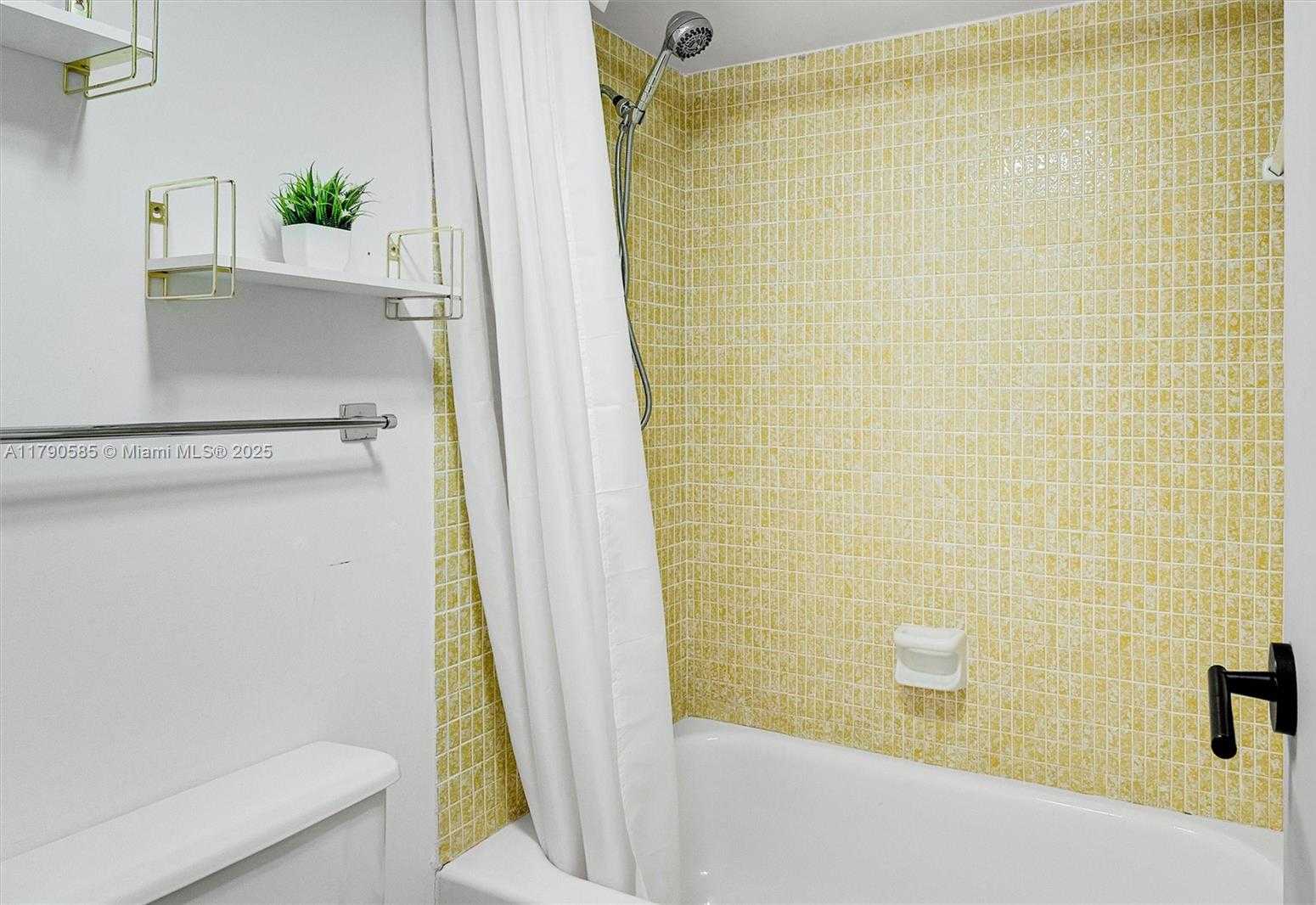 Small Image of 100 BAYVIEW #617, Sunny Isles Beach Number 23
