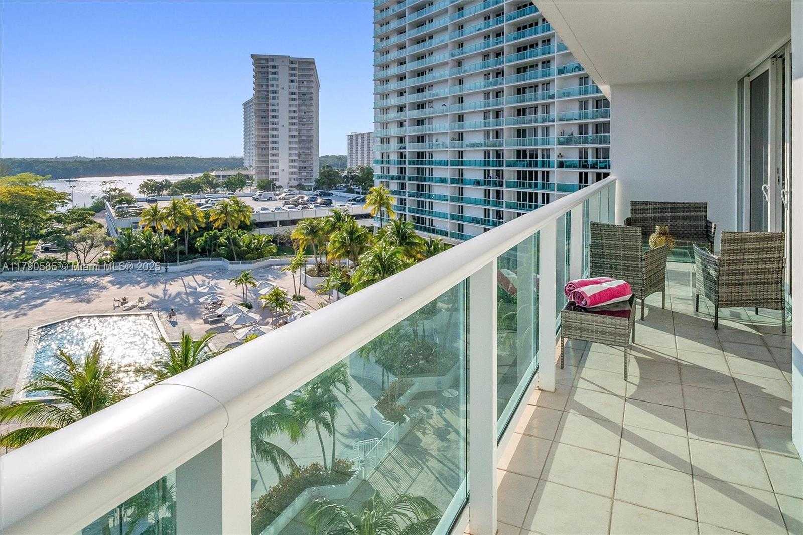 Small Image of 100 BAYVIEW #617, Sunny Isles Beach Number 5