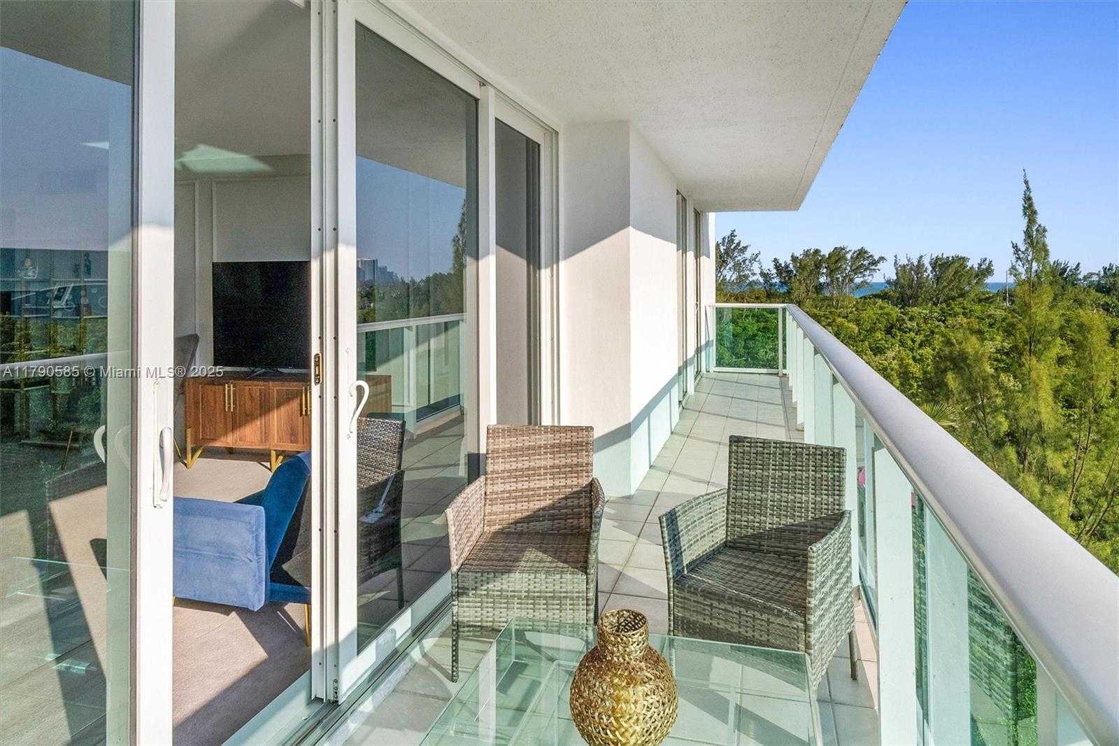 Small Image of 100 BAYVIEW #617, Sunny Isles Beach Number 7