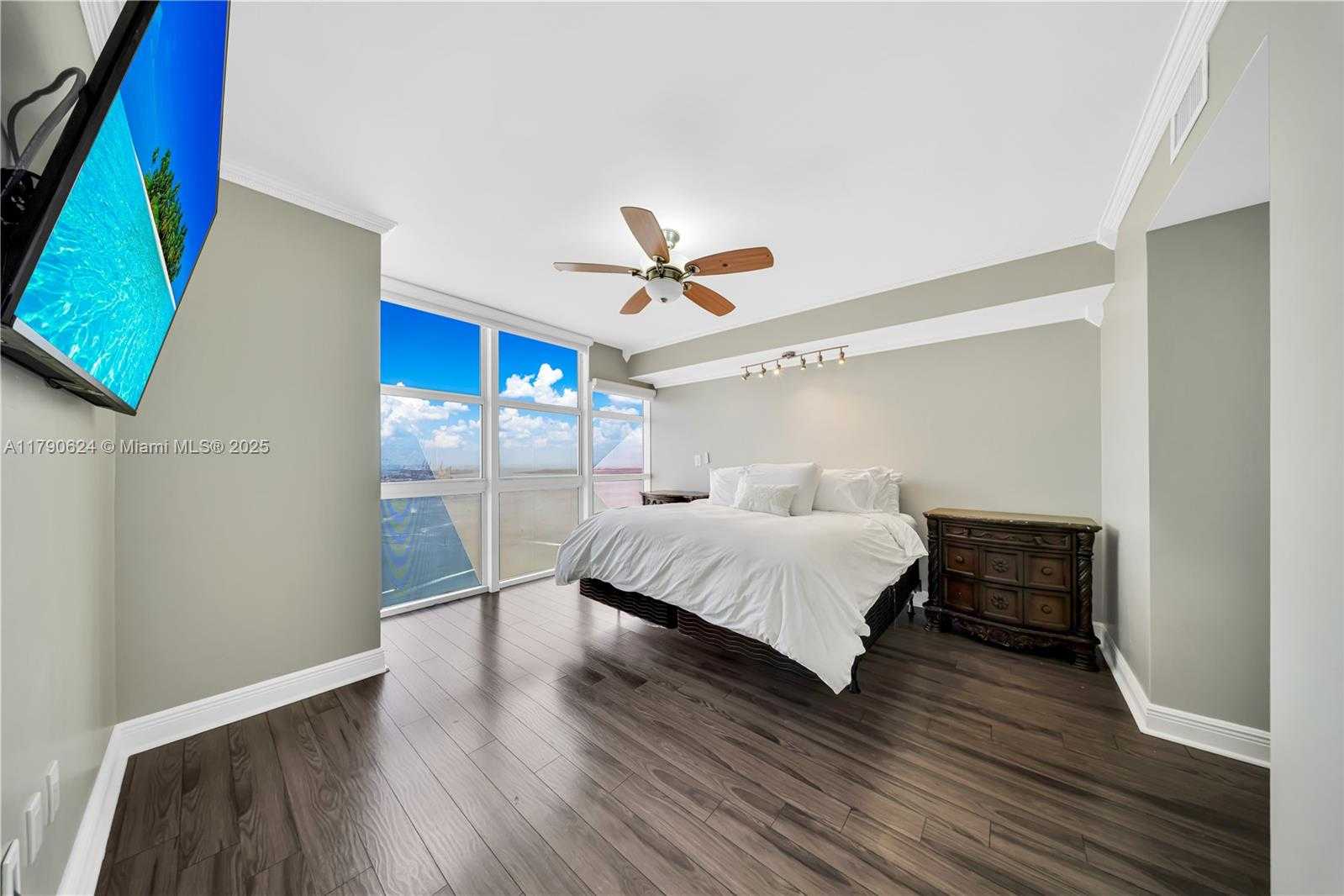 Small Image of 50 BISCAYNE BLVD #4004, Miami Number 24