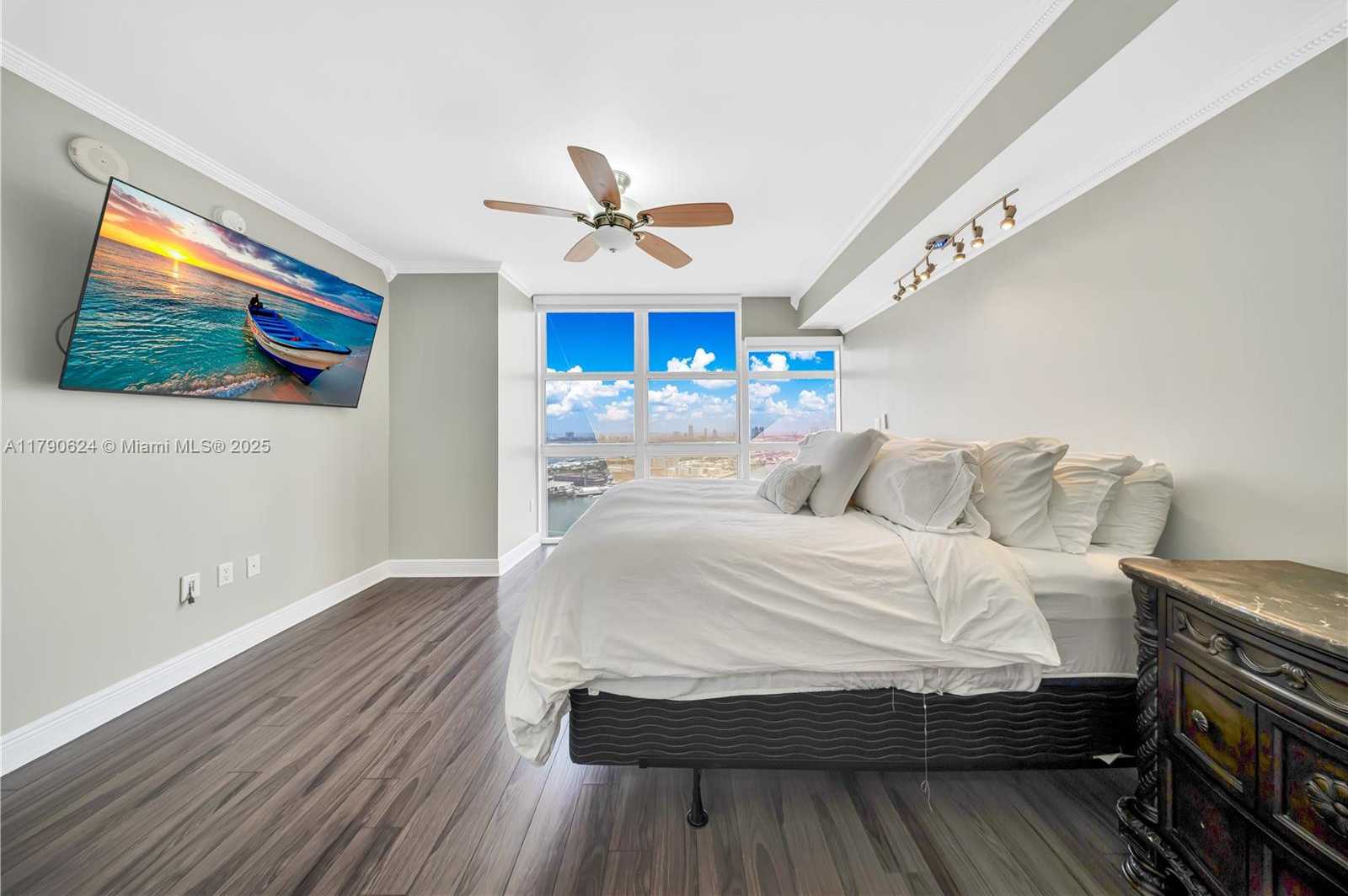 Small Image of 50 BISCAYNE BLVD #4004, Miami Number 26