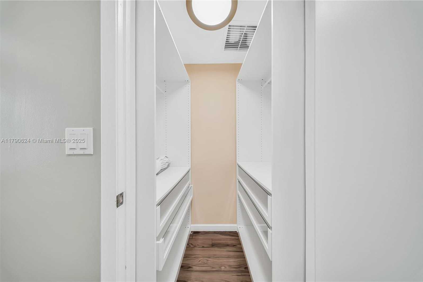 Small Image of 50 BISCAYNE BLVD #4004, Miami Number 31
