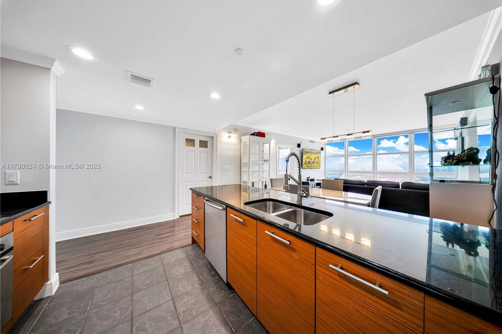 Small Image of 50 BISCAYNE BLVD #4004, Miami Number 8
