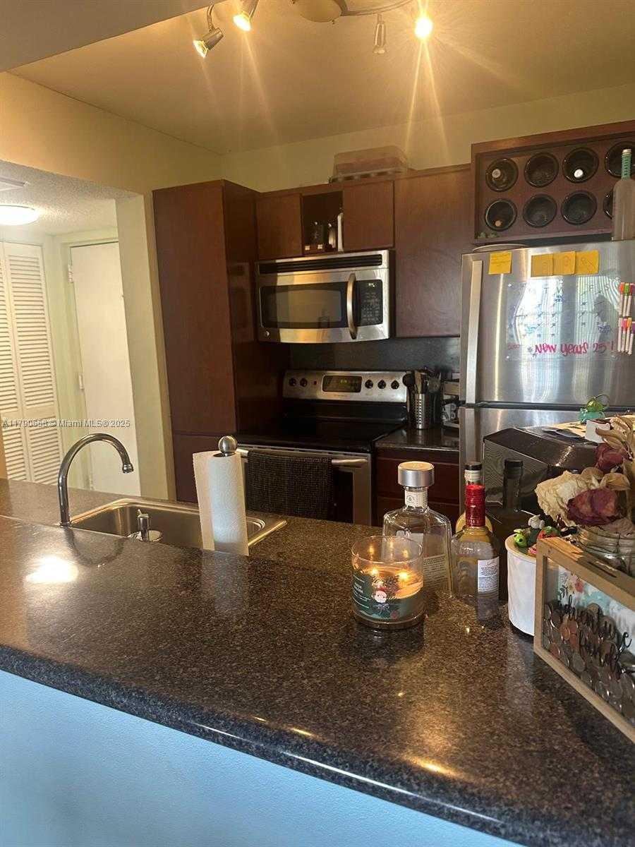 Small Image of 8120 GENEVA CT #551, Doral Number 2