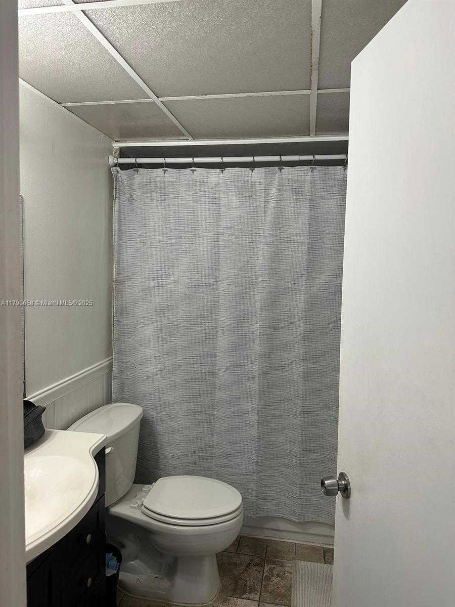 Small Image of 8120 GENEVA CT #551, Doral Number 6