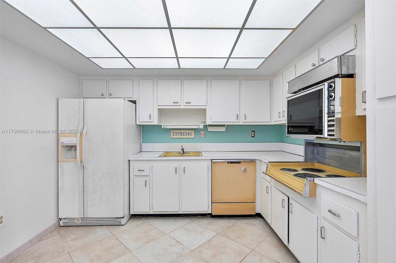 Small Image of 11930 NORTH BAYSHORE DR #1007, North Miami Number 12