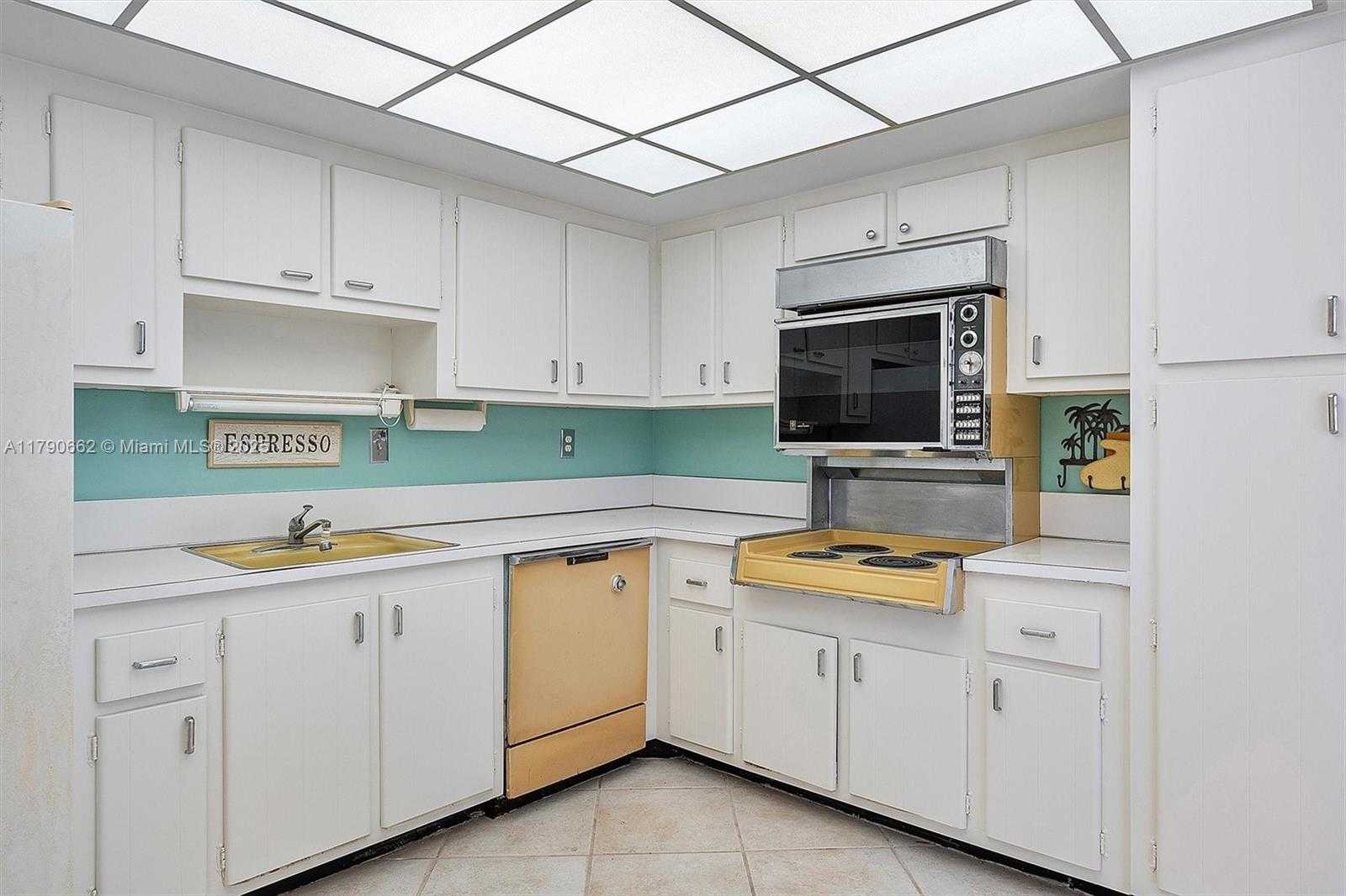 Small Image of 11930 NORTH BAYSHORE DR #1007, North Miami Number 13