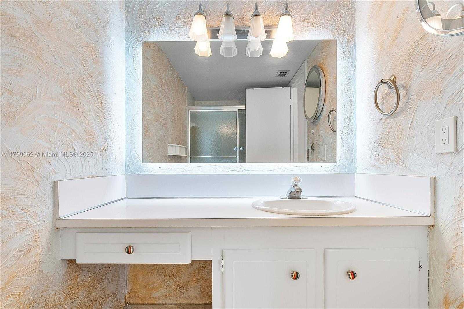 Small Image of 11930 NORTH BAYSHORE DR #1007, North Miami Number 24