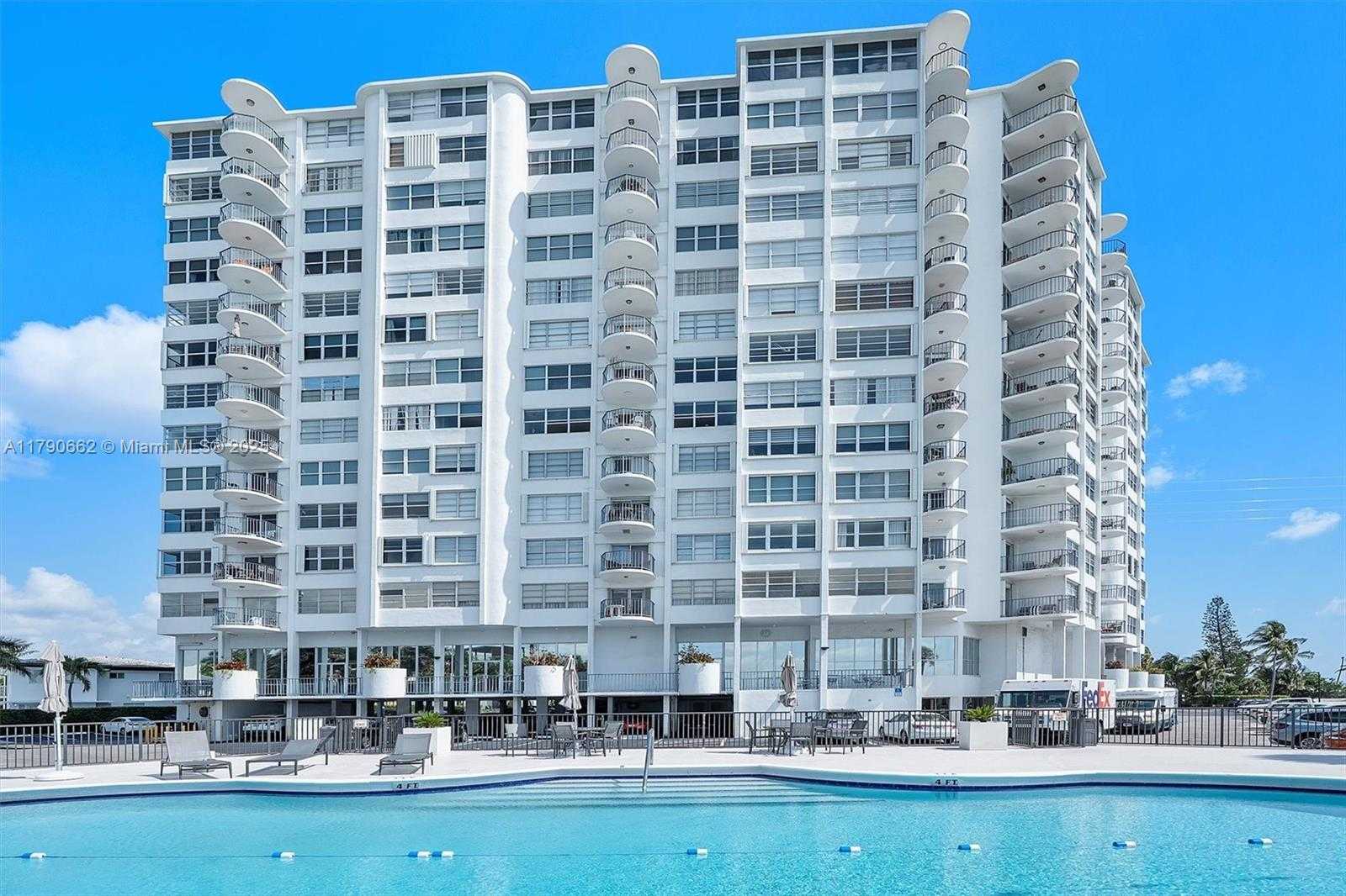 Small Image of 11930 NORTH BAYSHORE DR #1007, North Miami Number 3