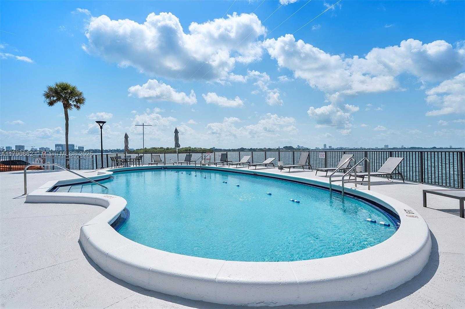 Small Image of 11930 NORTH BAYSHORE DR #1007, North Miami Number 43