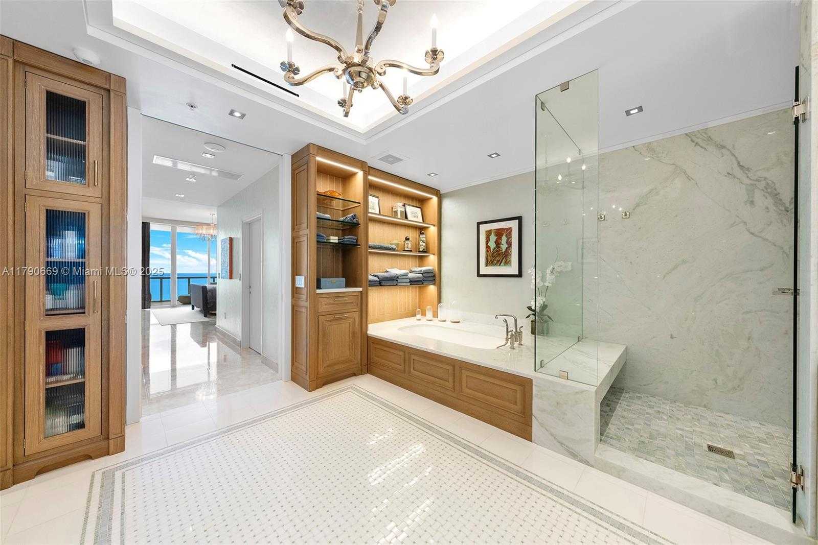 Small Image of 50 SOUTH POINTE DR #2801, Miami Beach Number 12