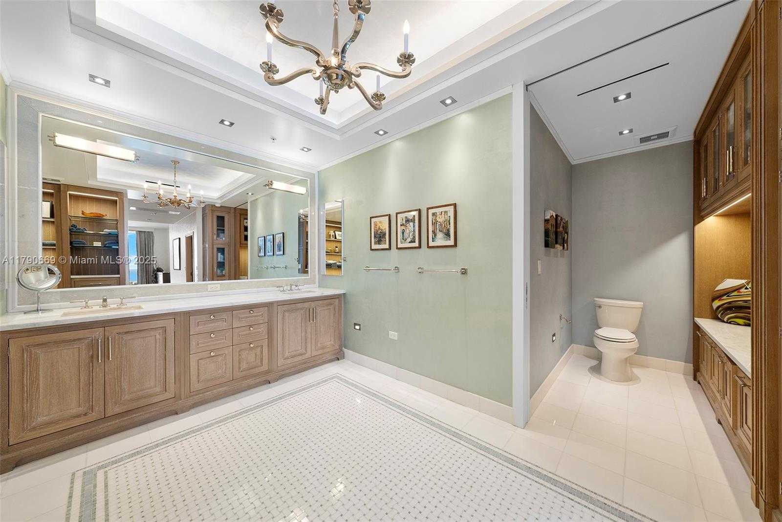 Small Image of 50 SOUTH POINTE DR #2801, Miami Beach Number 13