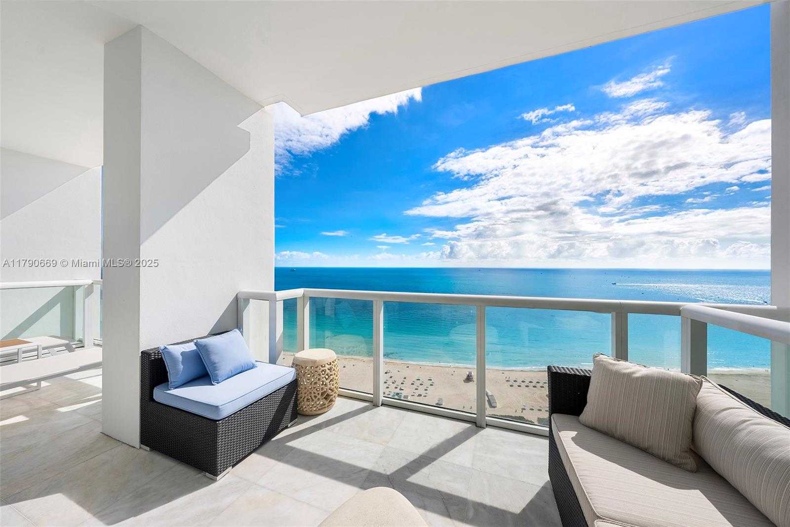 Small Image of 50 SOUTH POINTE DR #2801, Miami Beach Number 14