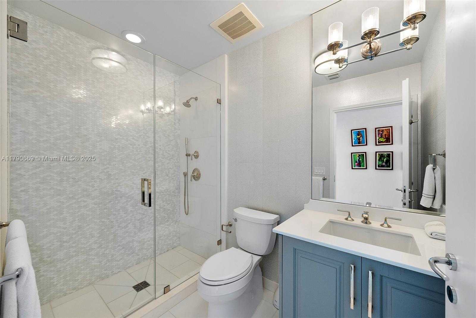 Small Image of 50 SOUTH POINTE DR #2801, Miami Beach Number 17