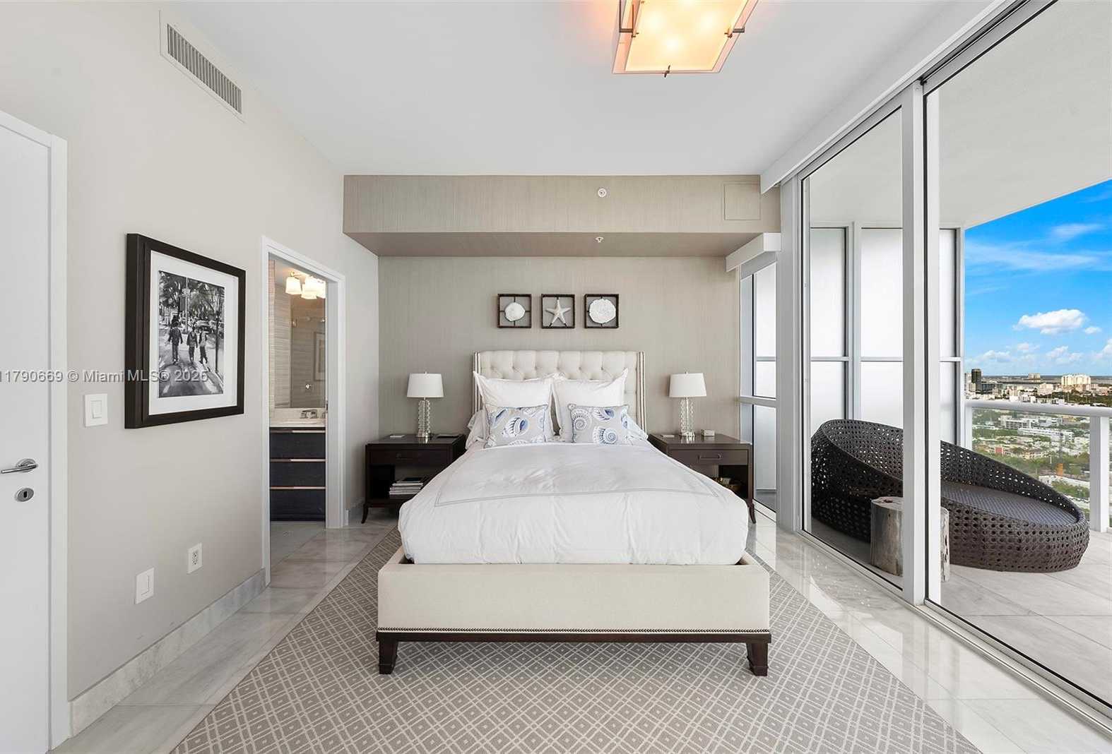 Small Image of 50 SOUTH POINTE DR #2801, Miami Beach Number 18