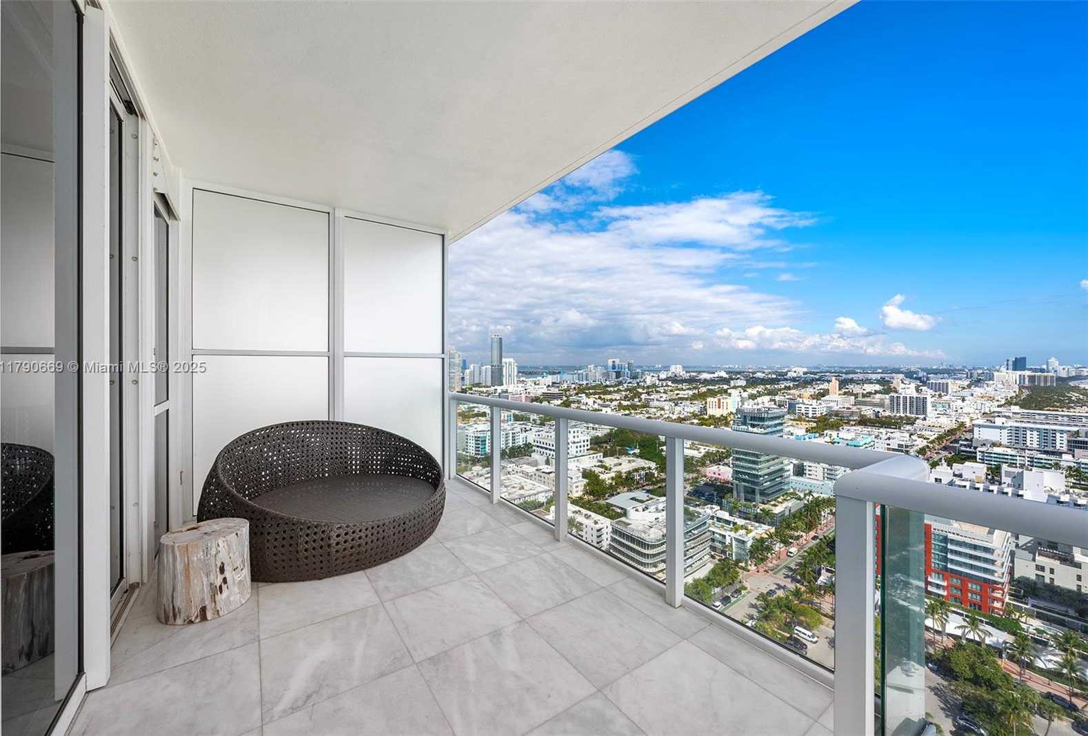 Small Image of 50 SOUTH POINTE DR #2801, Miami Beach Number 22