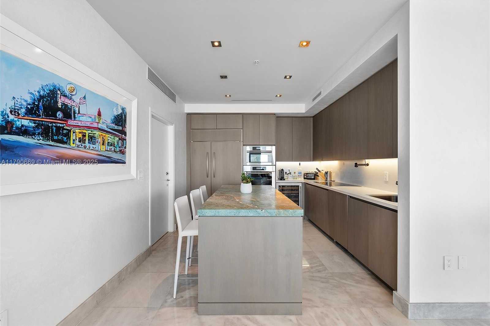 Small Image of 50 SOUTH POINTE DR #2801, Miami Beach Number 7