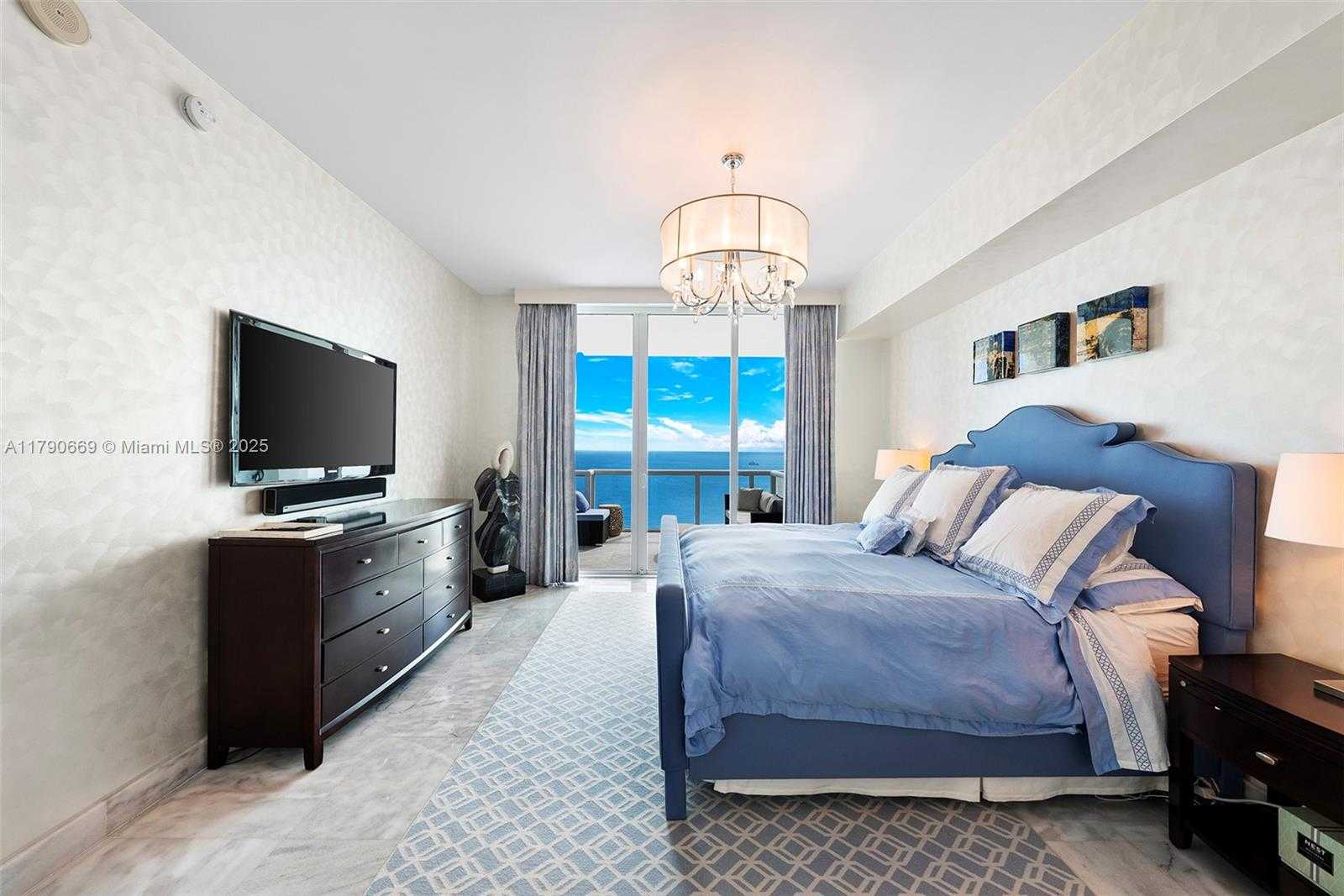 Small Image of 50 SOUTH POINTE DR #2801, Miami Beach Number 9