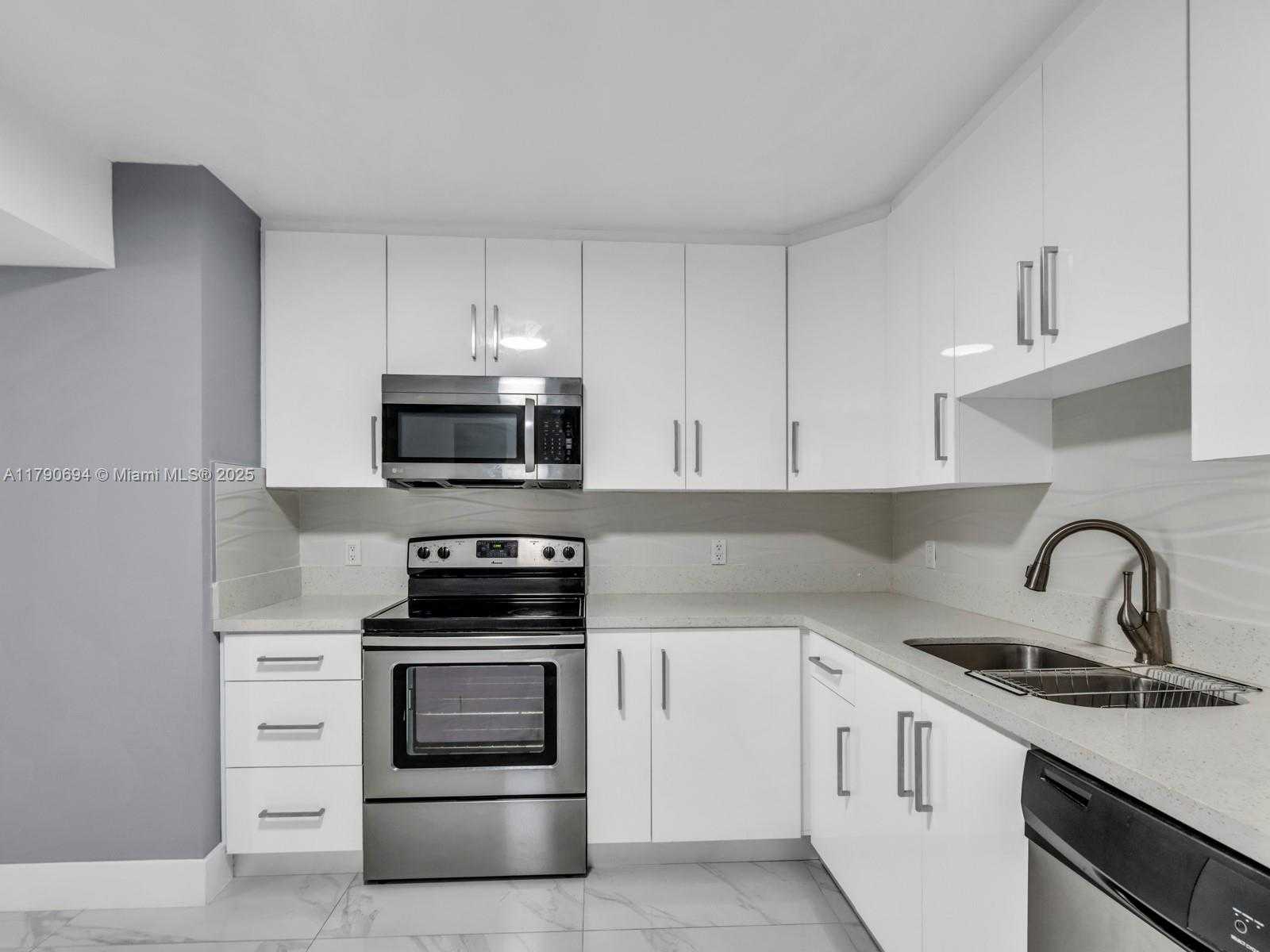 Small Image of 2101 SOUTH OCEAN DR #401, Hollywood Number 15
