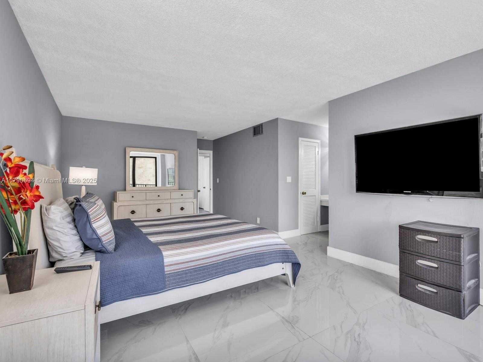 Small Image of 2101 SOUTH OCEAN DR #401, Hollywood Number 20