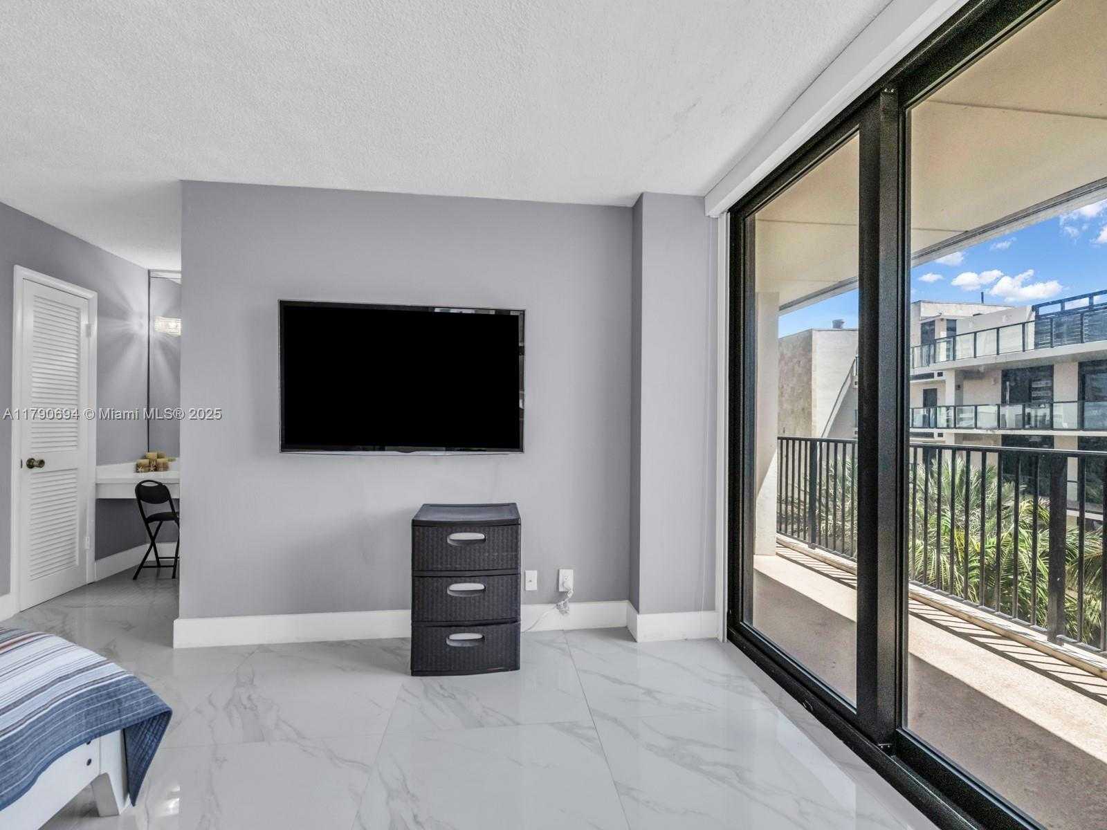 Small Image of 2101 SOUTH OCEAN DR #401, Hollywood Number 22