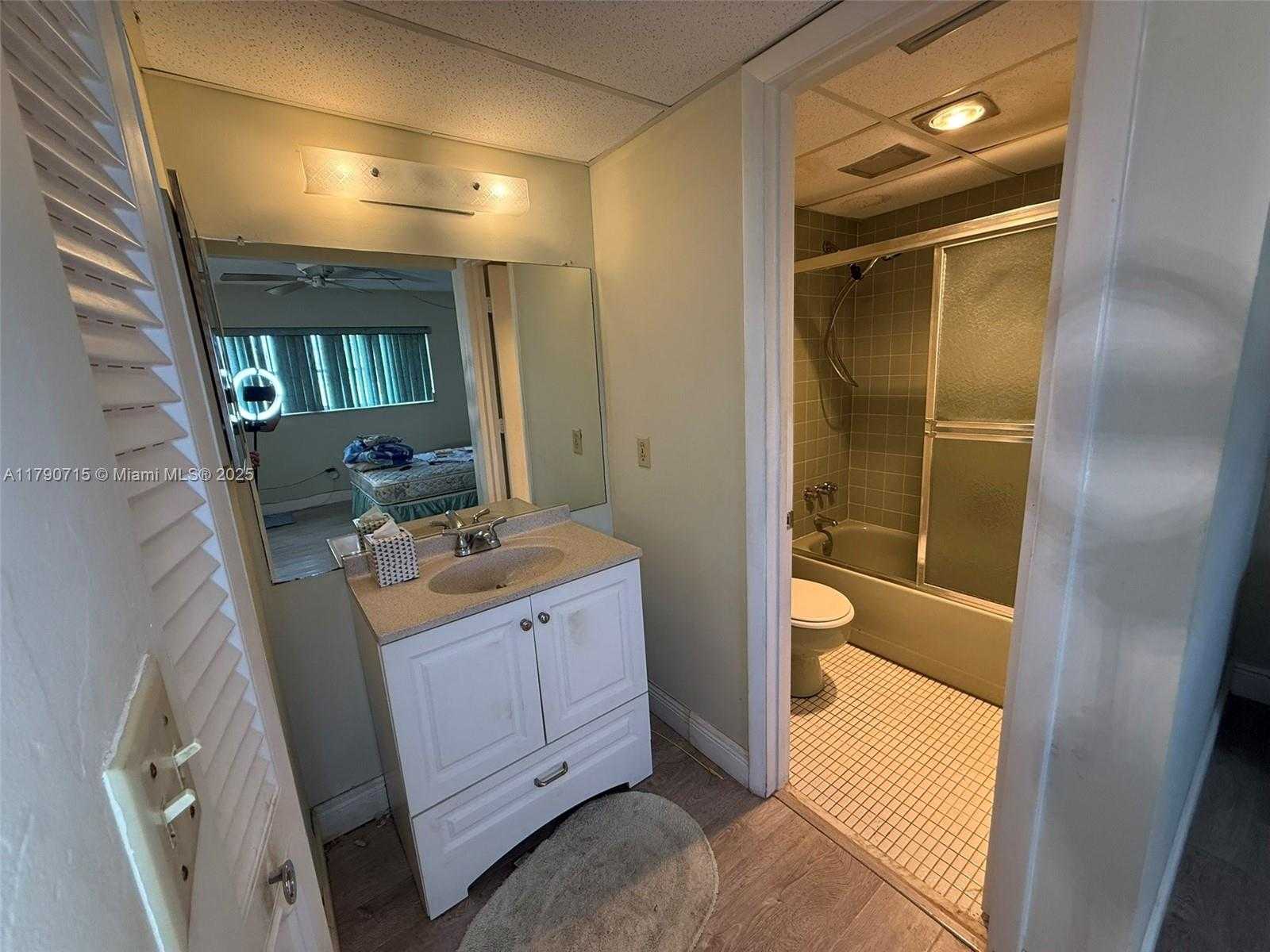 Small Image of 7797 GOLF CIR DR #102, Margate Number 6