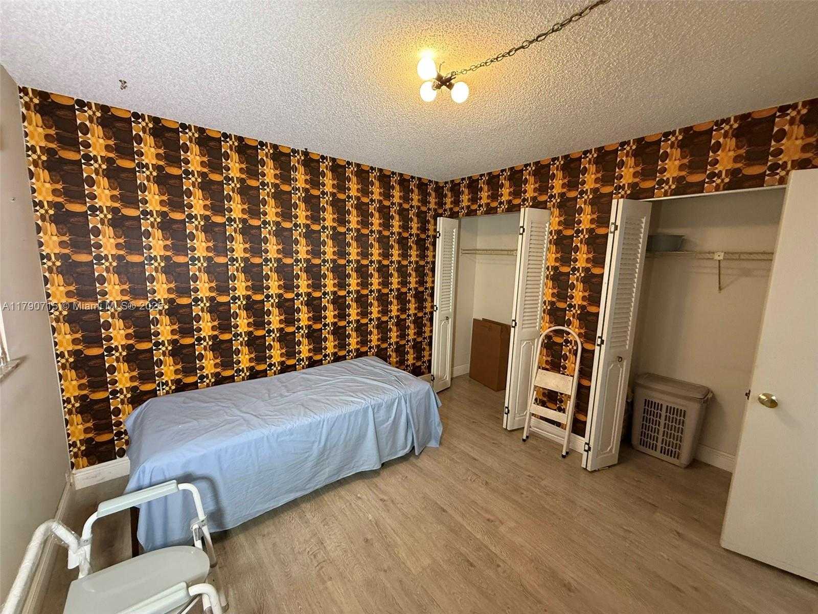 Small Image of 7797 GOLF CIR DR #102, Margate Number 8