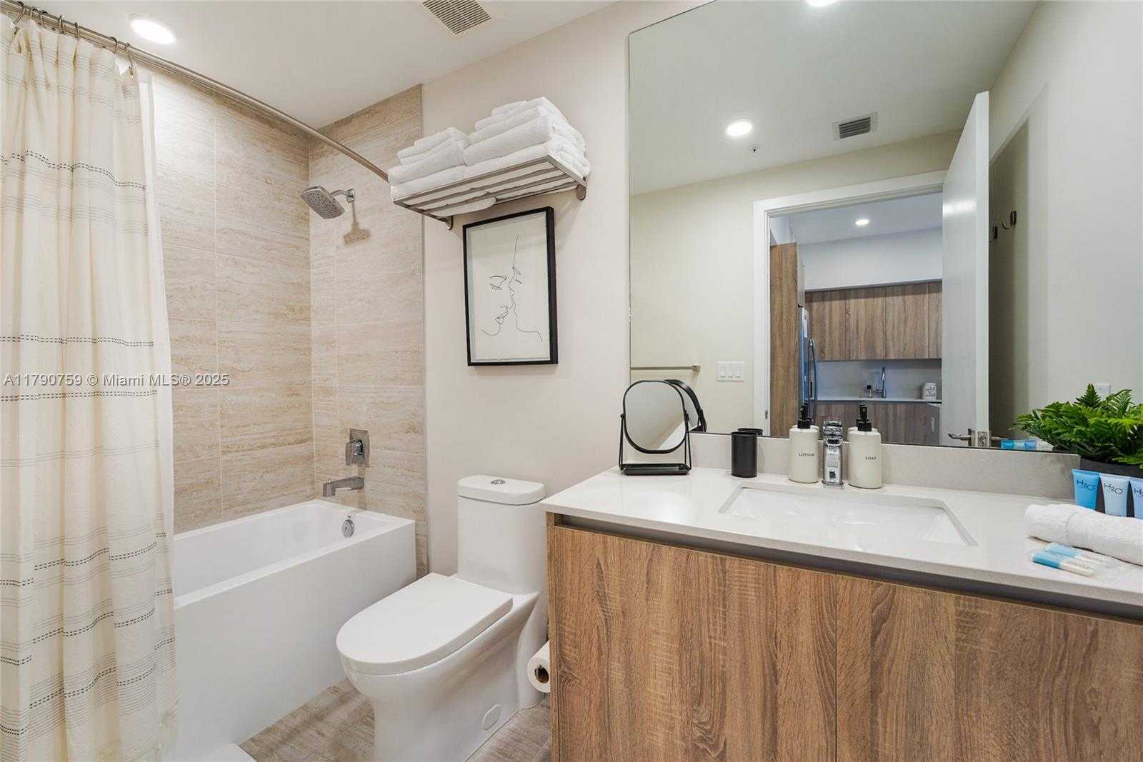 Small Image of 3900 BISCAYNE BLVD #N-821, Miami Number 9