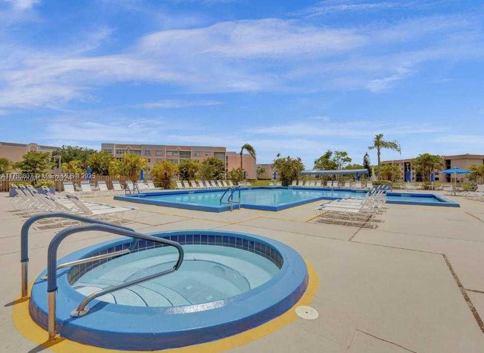 Small Image of 8400 SUNRISE LAKES BLVD #310, Sunrise Number 20