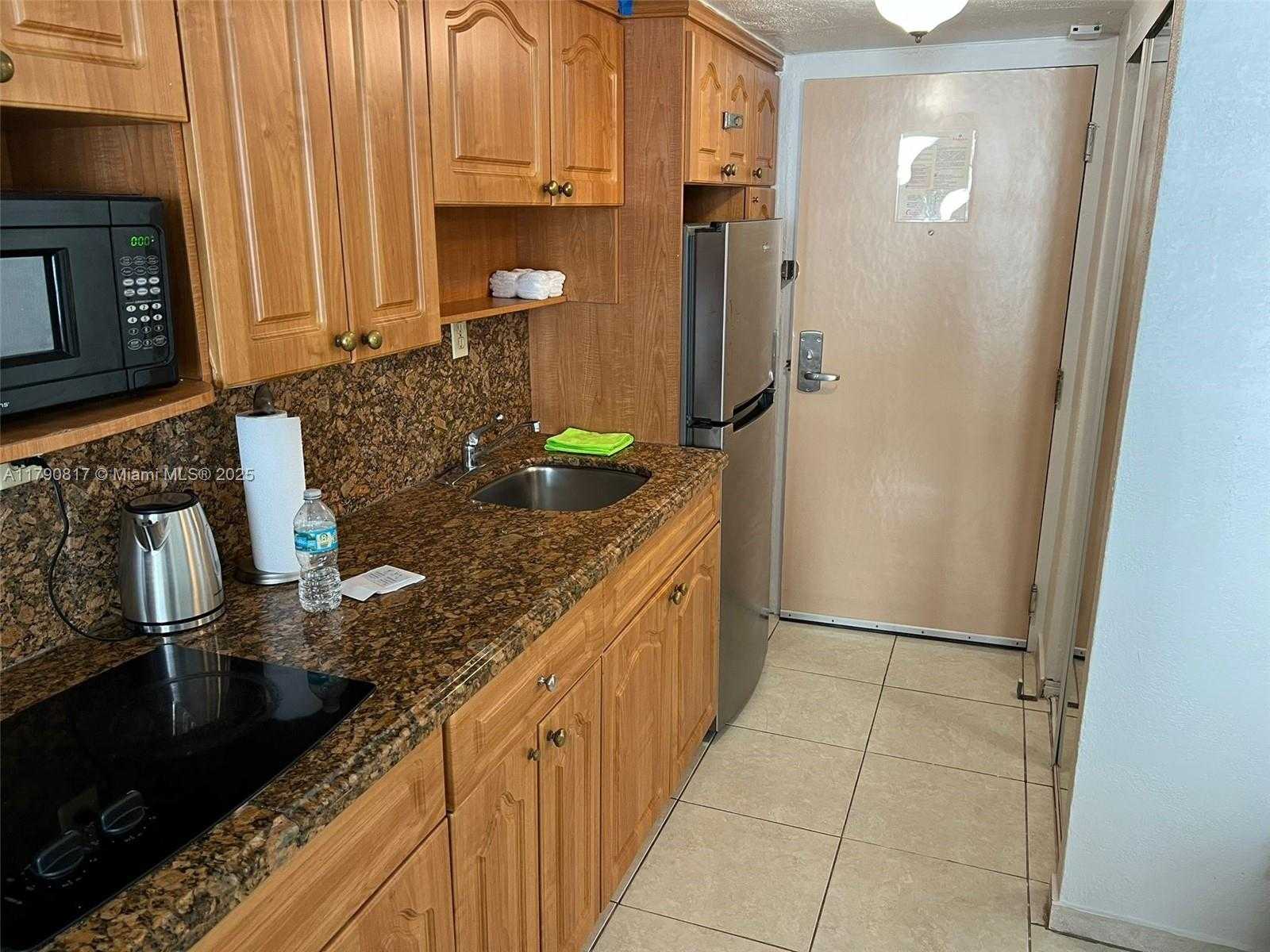 Small Image of 19201 COLLINS AVE #1025, Sunny Isles Beach Number 3