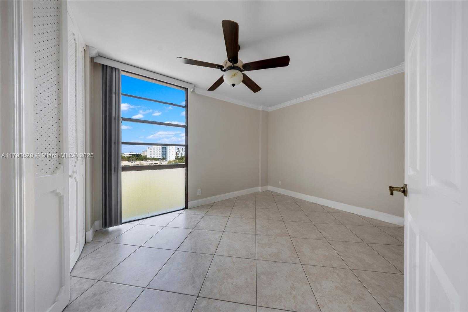 Small Image of 20400 E Country Club Dr, Aventura, FL 33180, USA Number 16